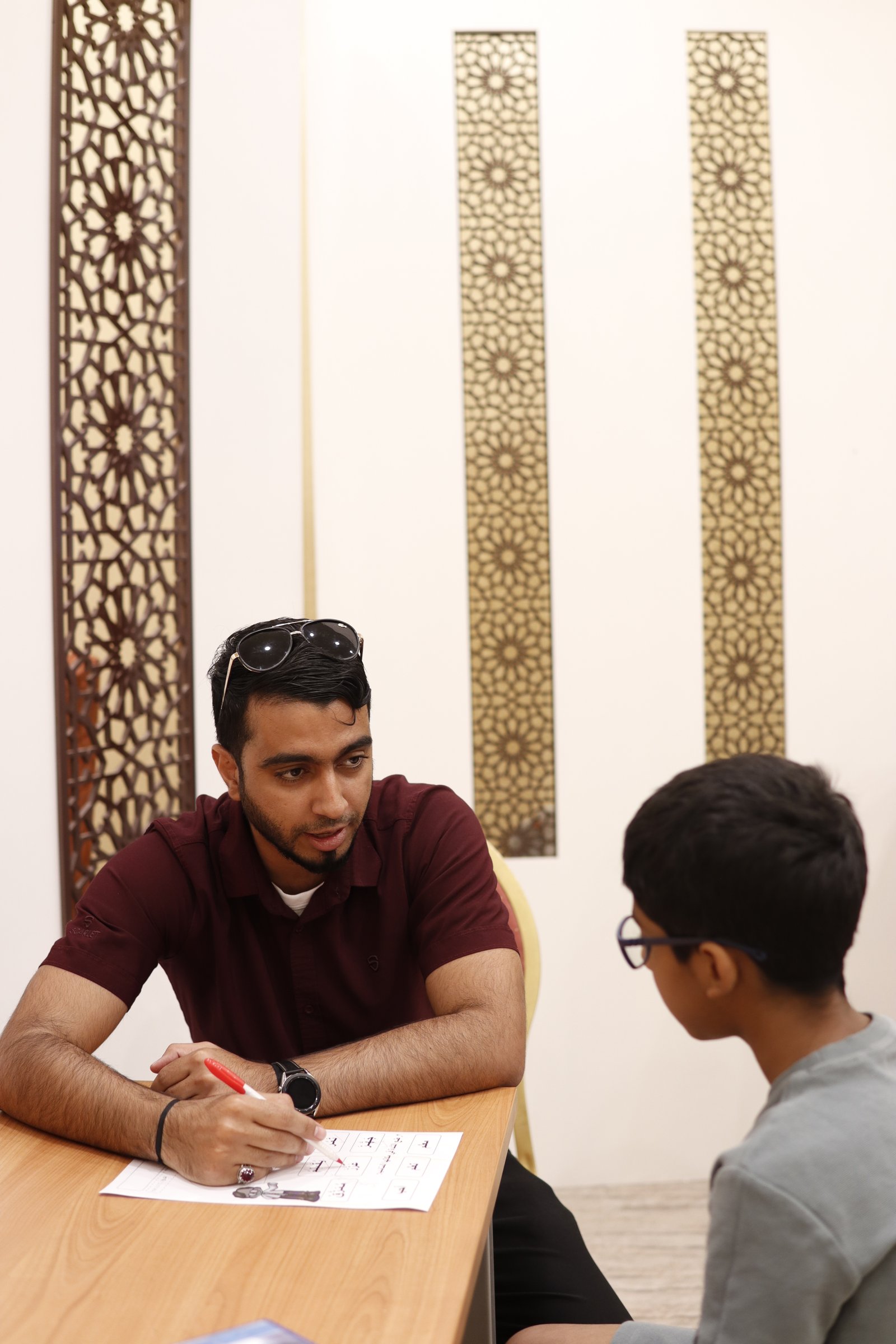 متابعة أداء الطلاب خلال الحصة الدراسية